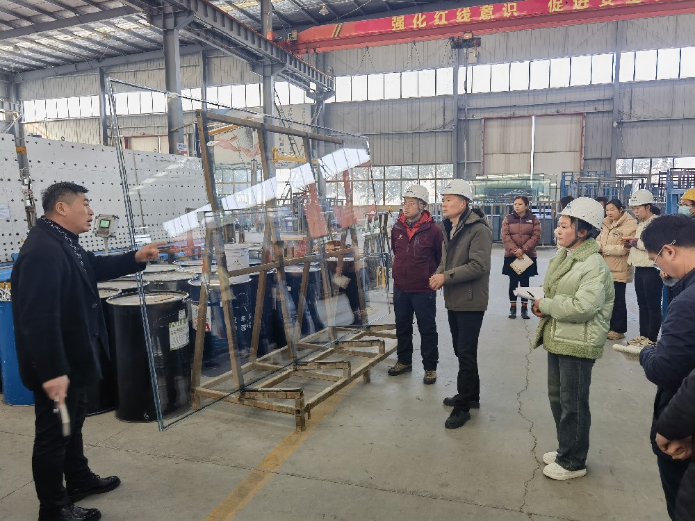hjc黄金城玻璃厂召开质量现场会强调品质把控